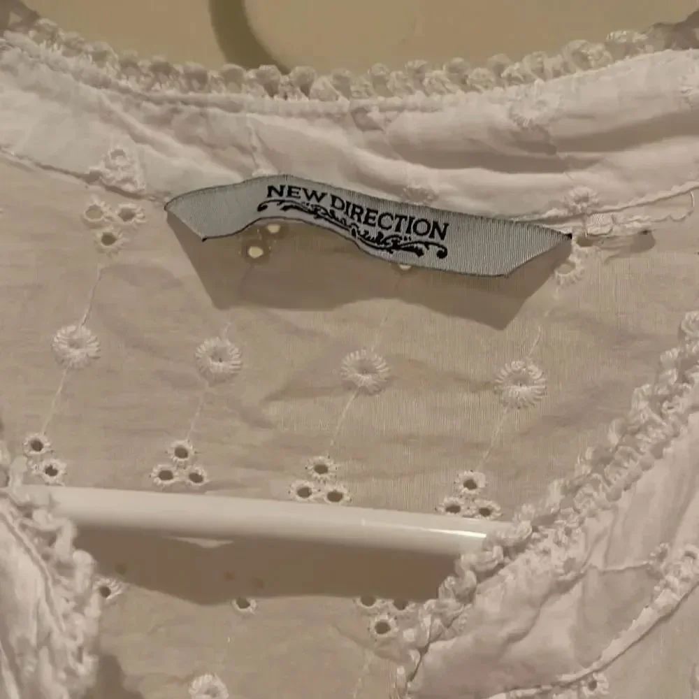 New Direction eyelet top Size L - Picture 2 of 5